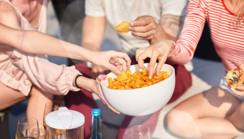 Snacking All Day vs Fixed Meal Times Which Pattern Is Worse for Your Teeth